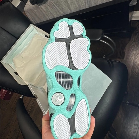 Jordan 13 Black Island Green Size 4.5Y - Picture 3 of 3